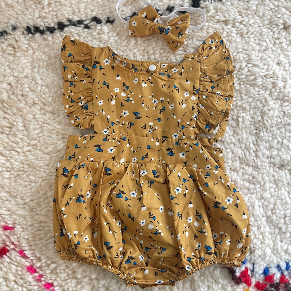 SOLD NWOT Floral Bubble Romper (S 0-3m)